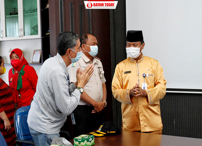Pimpinan RSUD EHD saat berbincang dengan rombongan Kementerian Kesehatan RI